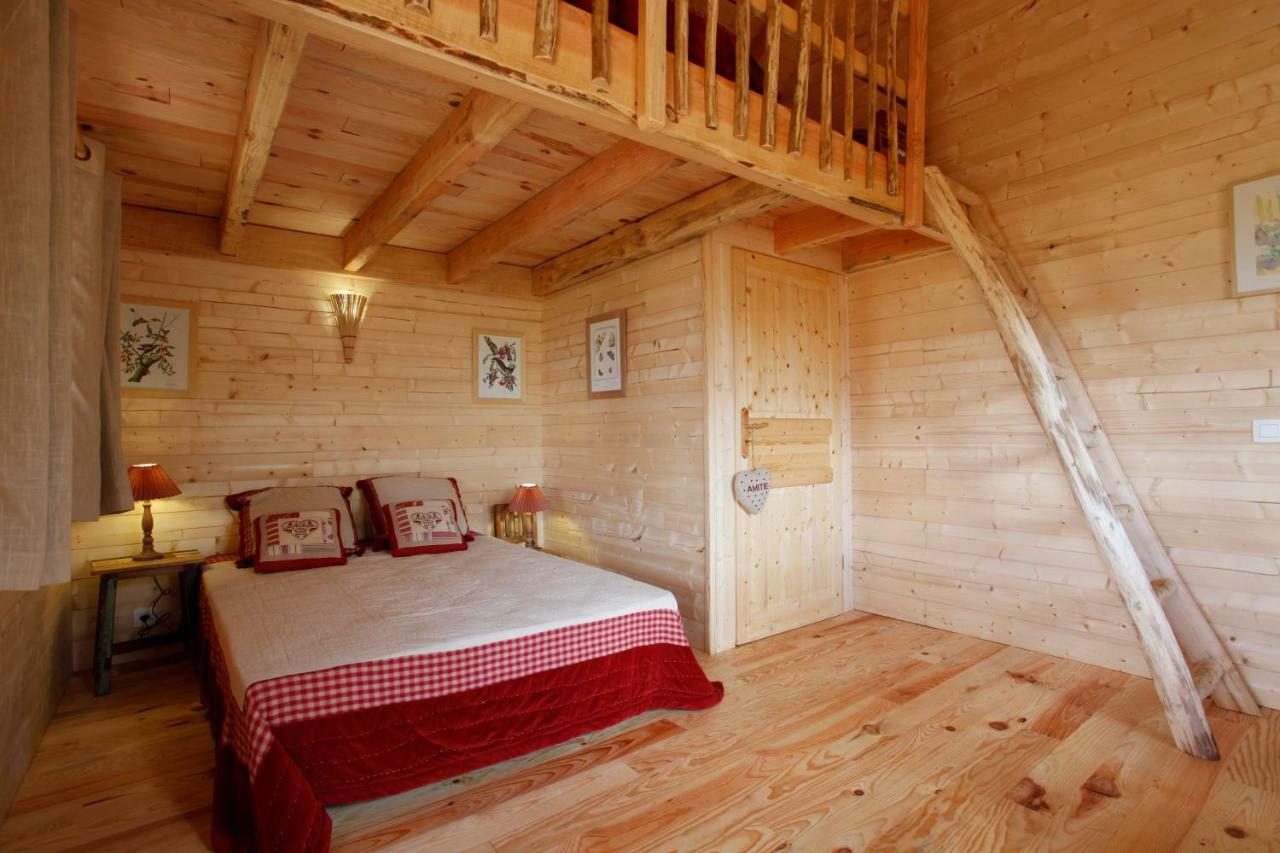 Les Cabanes Des Benauges Arbis Bagian luar foto