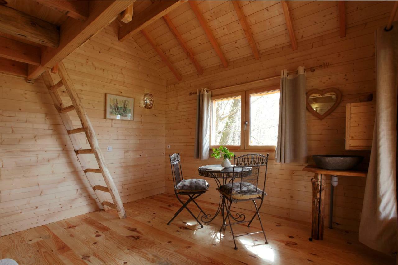 Les Cabanes Des Benauges Arbis Bagian luar foto